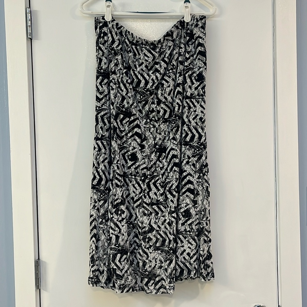 JM Collection black and white skirt size PXL
